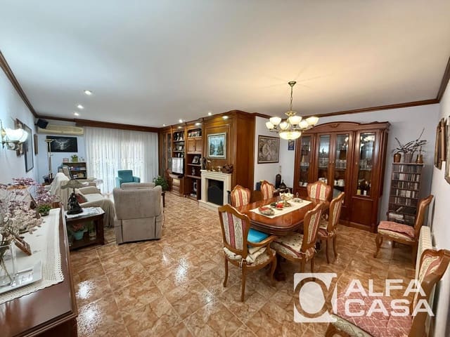 4 bedroom Flat for sale in Lloret de Mar with garage - € 409,000 (Ref: 9836787)
