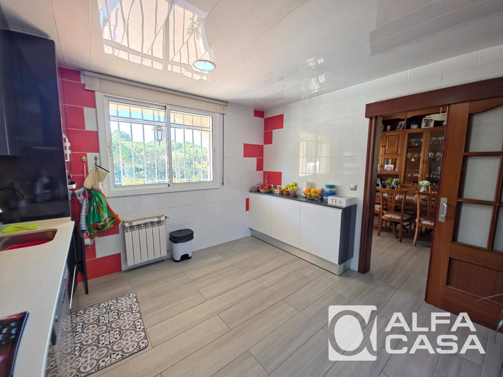 4 makuuhuone Huvila myytävänä paikassa Lloret de Mar mukana uima-altaan 
autotalli - 525 000 € (Ref: 9841774)
