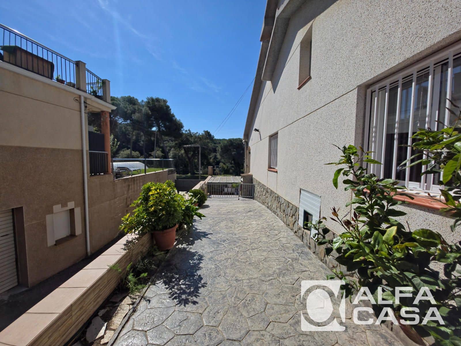 4 makuuhuone Huvila myytävänä paikassa Lloret de Mar mukana uima-altaan 
autotalli - 525 000 € (Ref: 9841774)