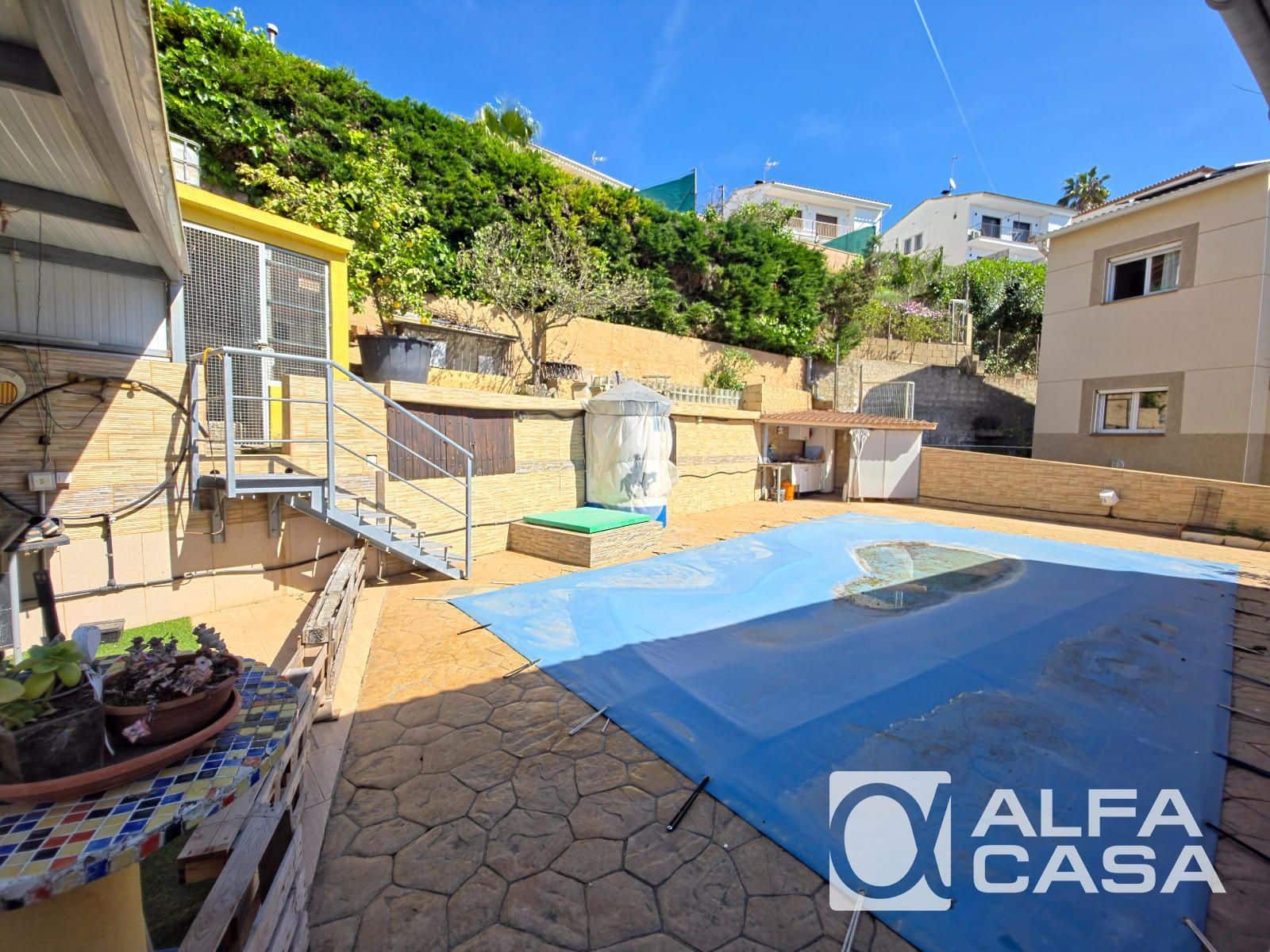 4 makuuhuone Huvila myytävänä paikassa Lloret de Mar mukana uima-altaan 
autotalli - 525 000 € (Ref: 9841774)