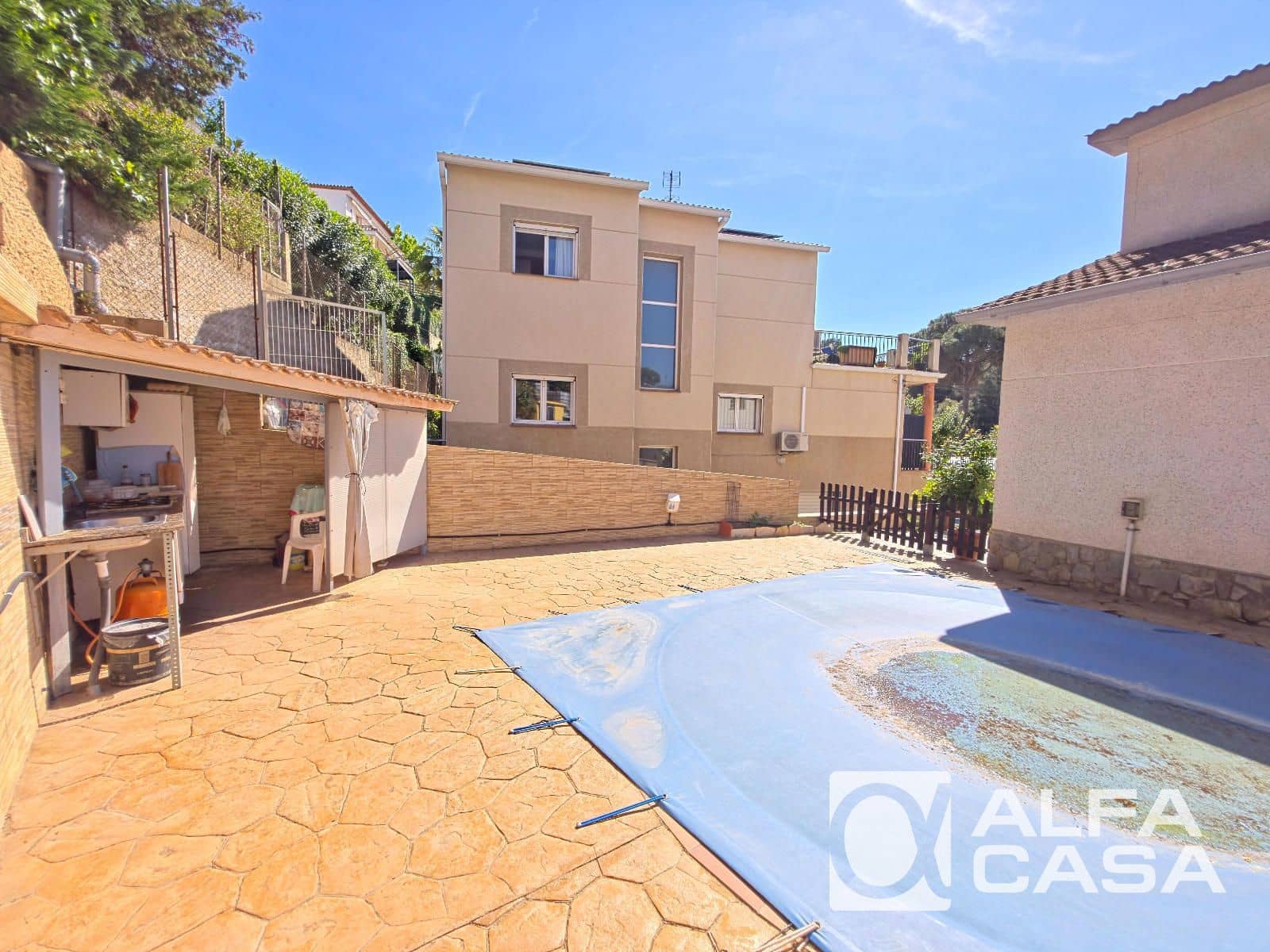 4 makuuhuone Huvila myytävänä paikassa Lloret de Mar mukana uima-altaan 
autotalli - 525 000 € (Ref: 9841774)