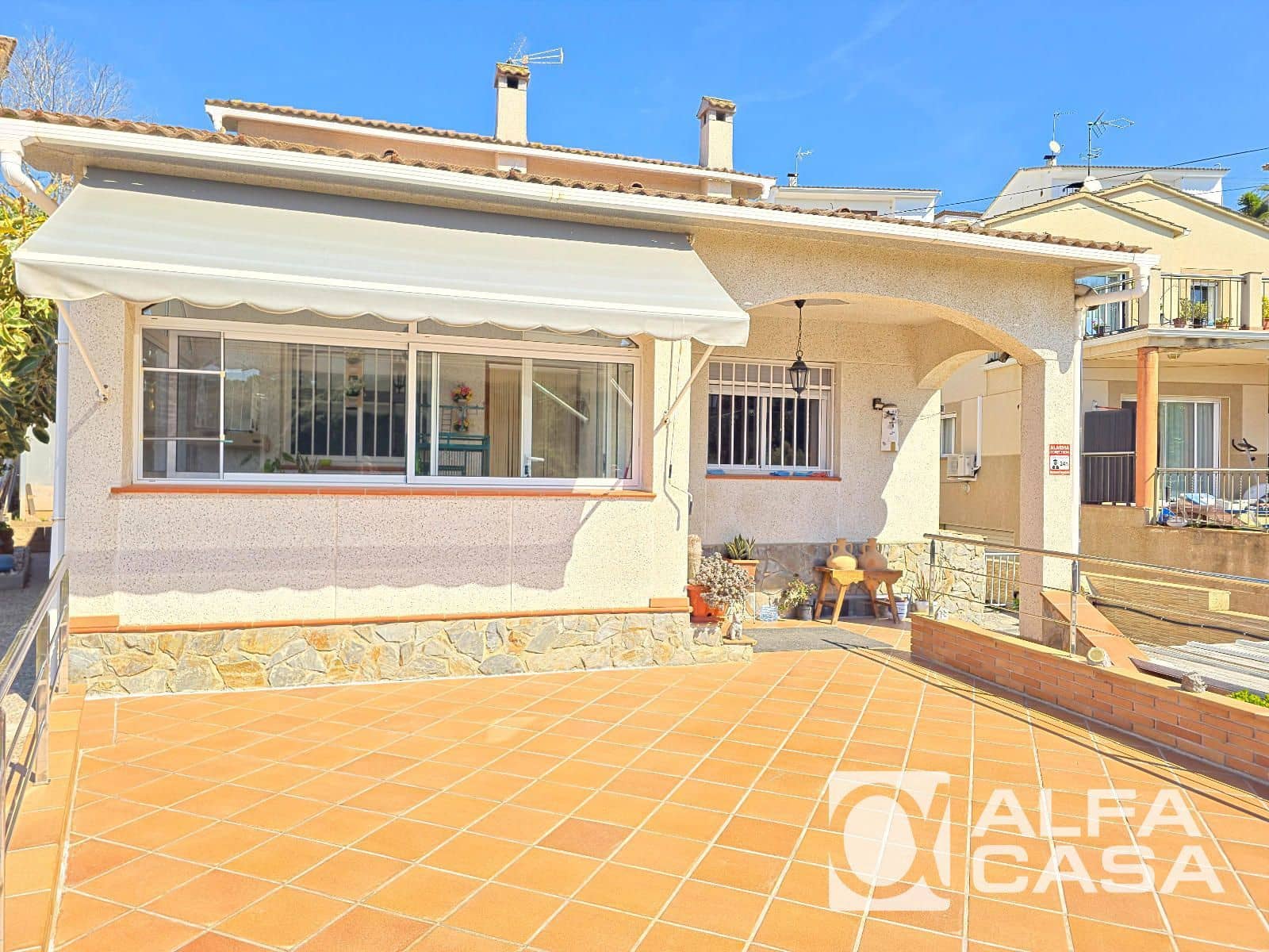 4 makuuhuone Huvila myytävänä paikassa Lloret de Mar mukana uima-altaan 
autotalli - 525 000 € (Ref: 9841774)