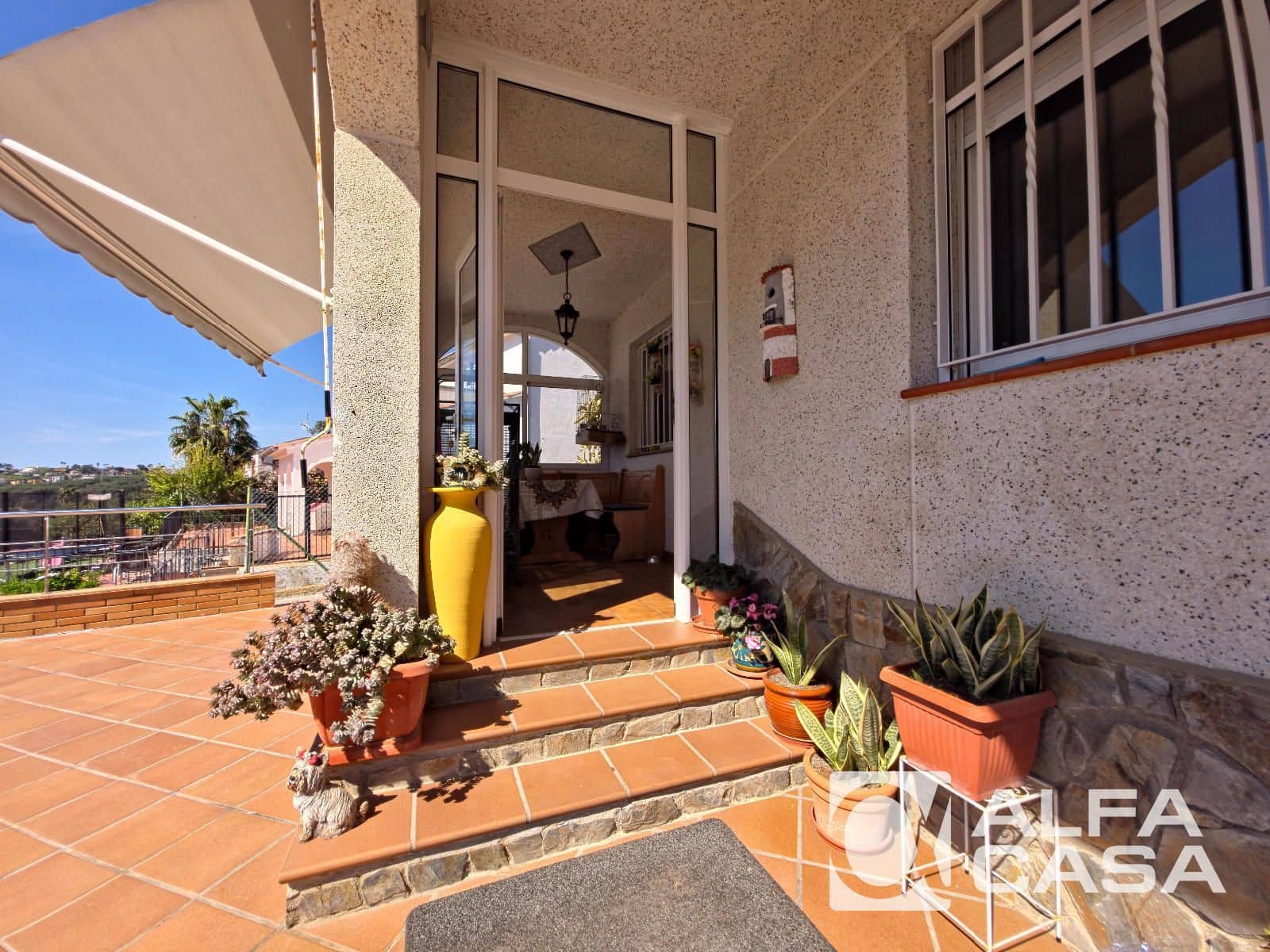 4 makuuhuone Huvila myytävänä paikassa Lloret de Mar mukana uima-altaan 
autotalli - 525 000 € (Ref: 9841774)