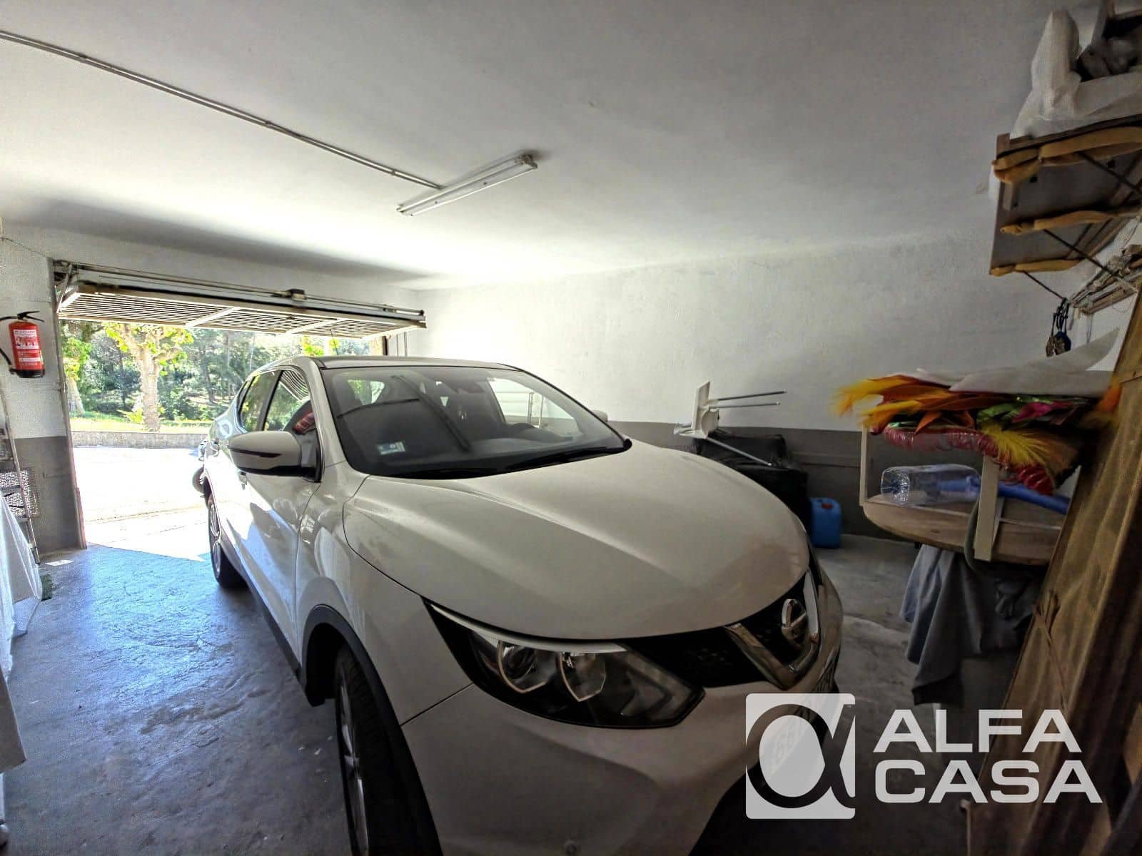 4 makuuhuone Huvila myytävänä paikassa Lloret de Mar mukana uima-altaan 
autotalli - 525 000 € (Ref: 9841774)