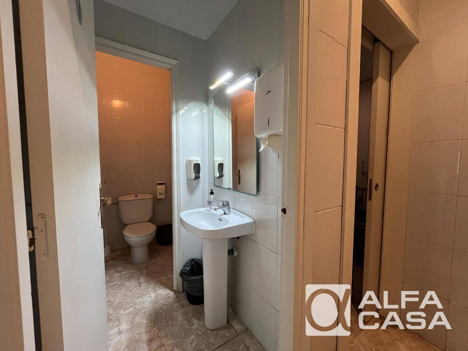 Comercial para venda em Lloret de Mar - 199 000 € (Ref: 9860876)