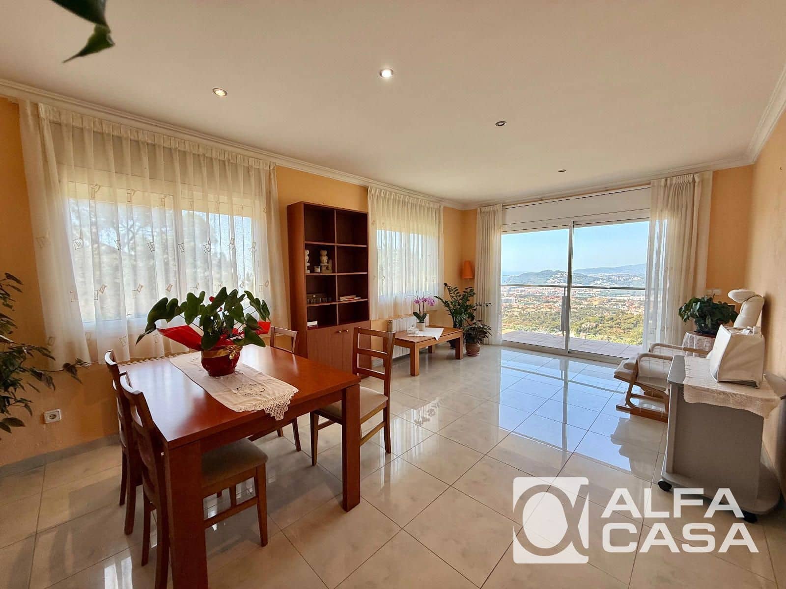 2 sypialnia Willa na sprzedaż w Lloret de Mar z garażem - 420 000 € (Ref: 9870527)