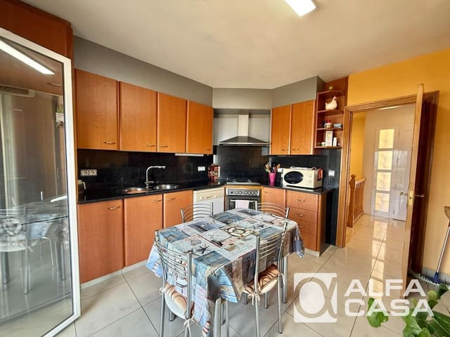 2 sypialnia Willa na sprzedaż w Lloret de Mar z garażem - 420 000 € (Ref: 9870527)