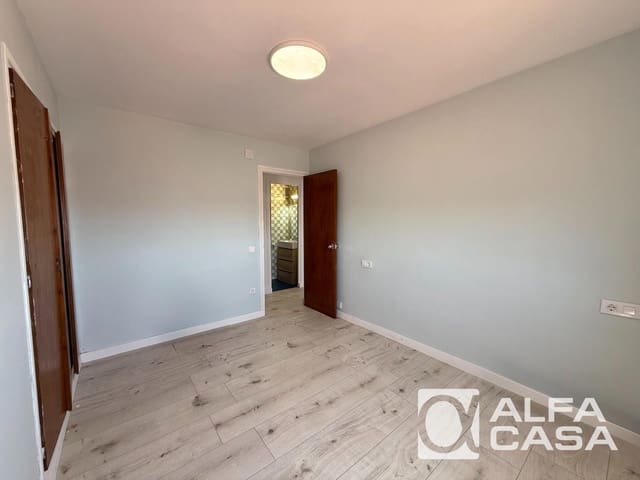 4 soveværelse Lejlighed til salg i Lloret de Mar med garage - € 250.000 (Ref: 9890998)