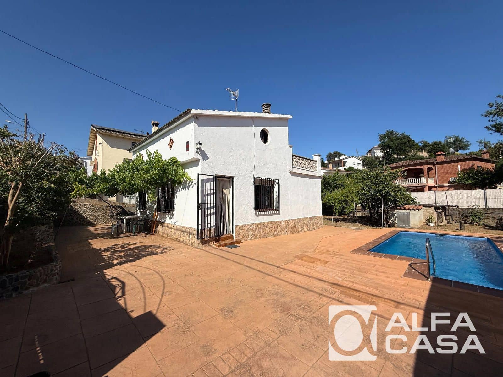 4 slaapkamer Villa te koop in Vidreres met zwembad - € 225.000 (Ref: 9893002)