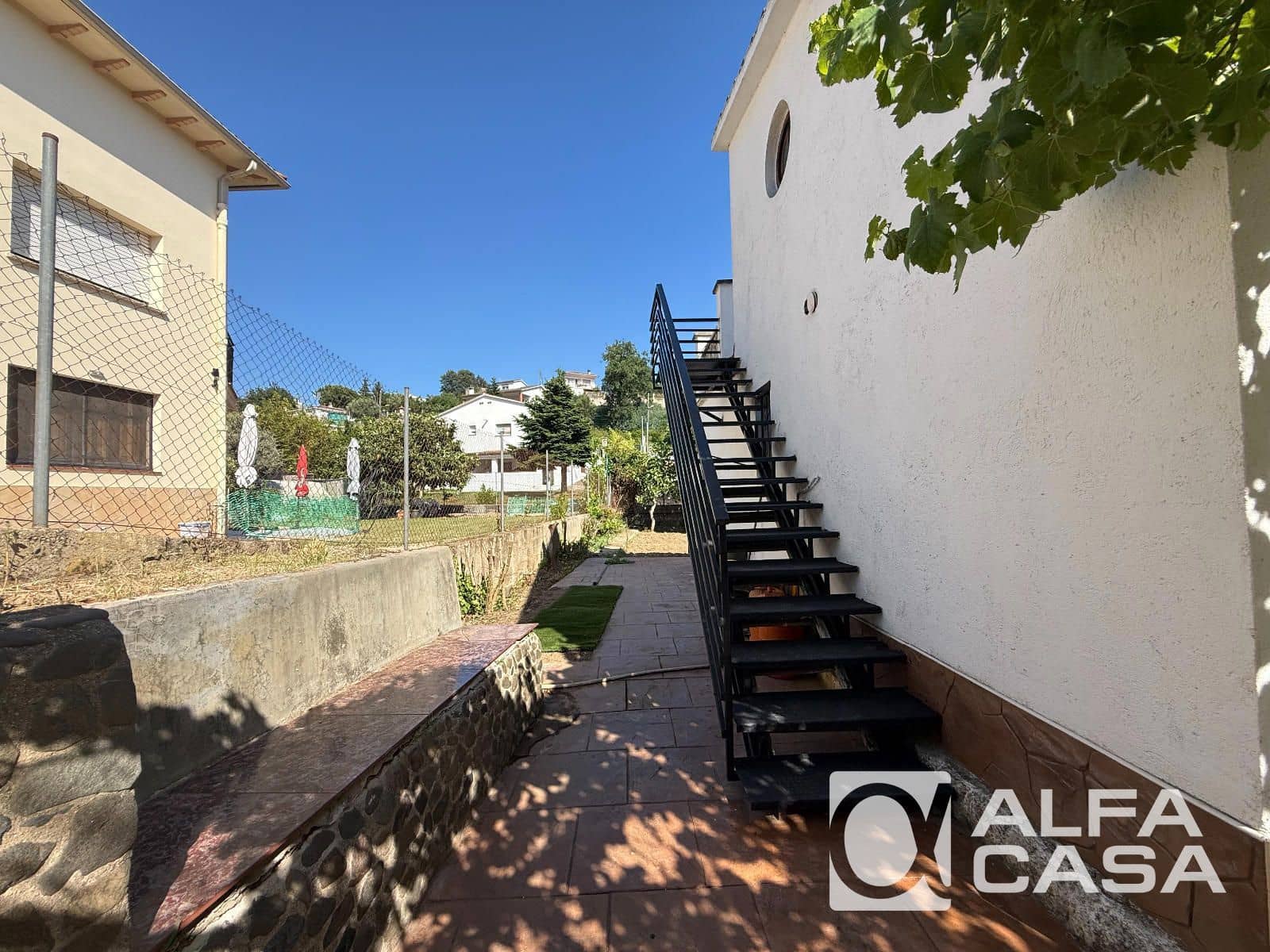 4 slaapkamer Villa te koop in Vidreres met zwembad - € 225.000 (Ref: 9893002)