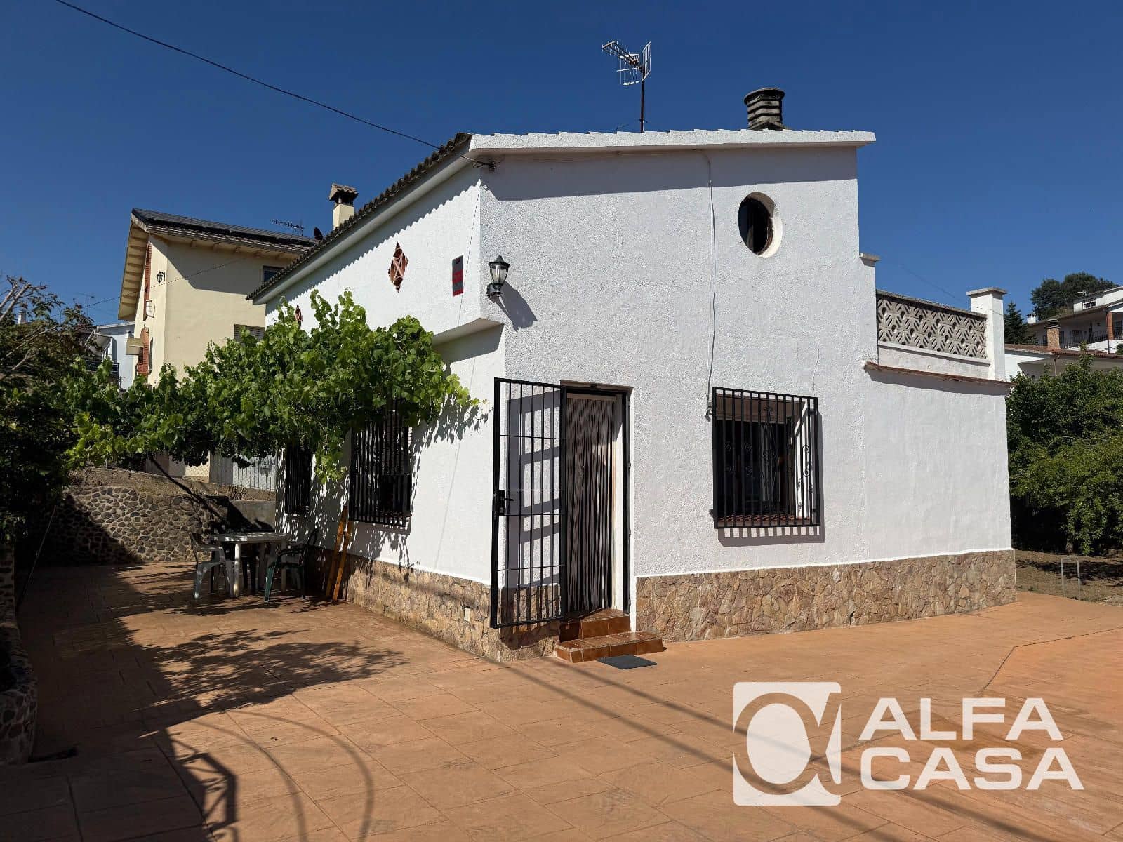 4 slaapkamer Villa te koop in Vidreres met zwembad - € 225.000 (Ref: 9893002)