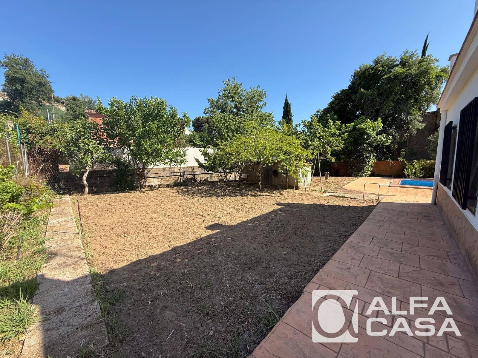 4 slaapkamer Villa te koop in Vidreres met zwembad - € 225.000 (Ref: 9893002)