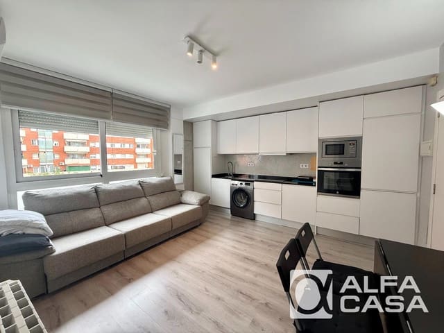 Piso de 1 habitación en Lloret de Mar en venta con piscina - 158.000 € (Ref: 9895292)