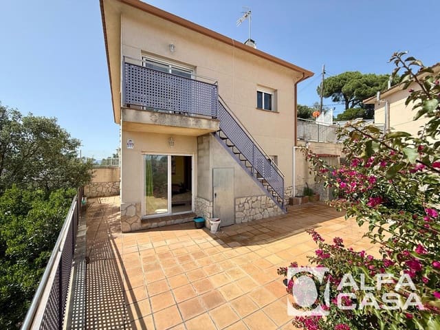 4 soveværelse Villa til salg i Lloret de Mar - € 225.000 (Ref: 9914637)
