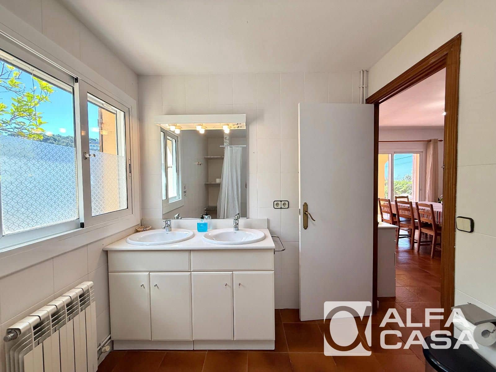 6 bedroom Villa for sale in Lloret de Mar with pool garage - € 490,000 (Ref: 9926326)