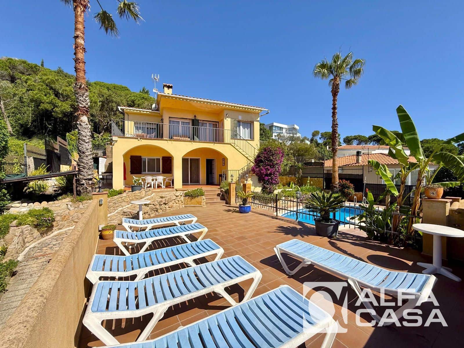 6 bedroom Villa for sale in Lloret de Mar with pool garage - € 490,000 (Ref: 9926326)