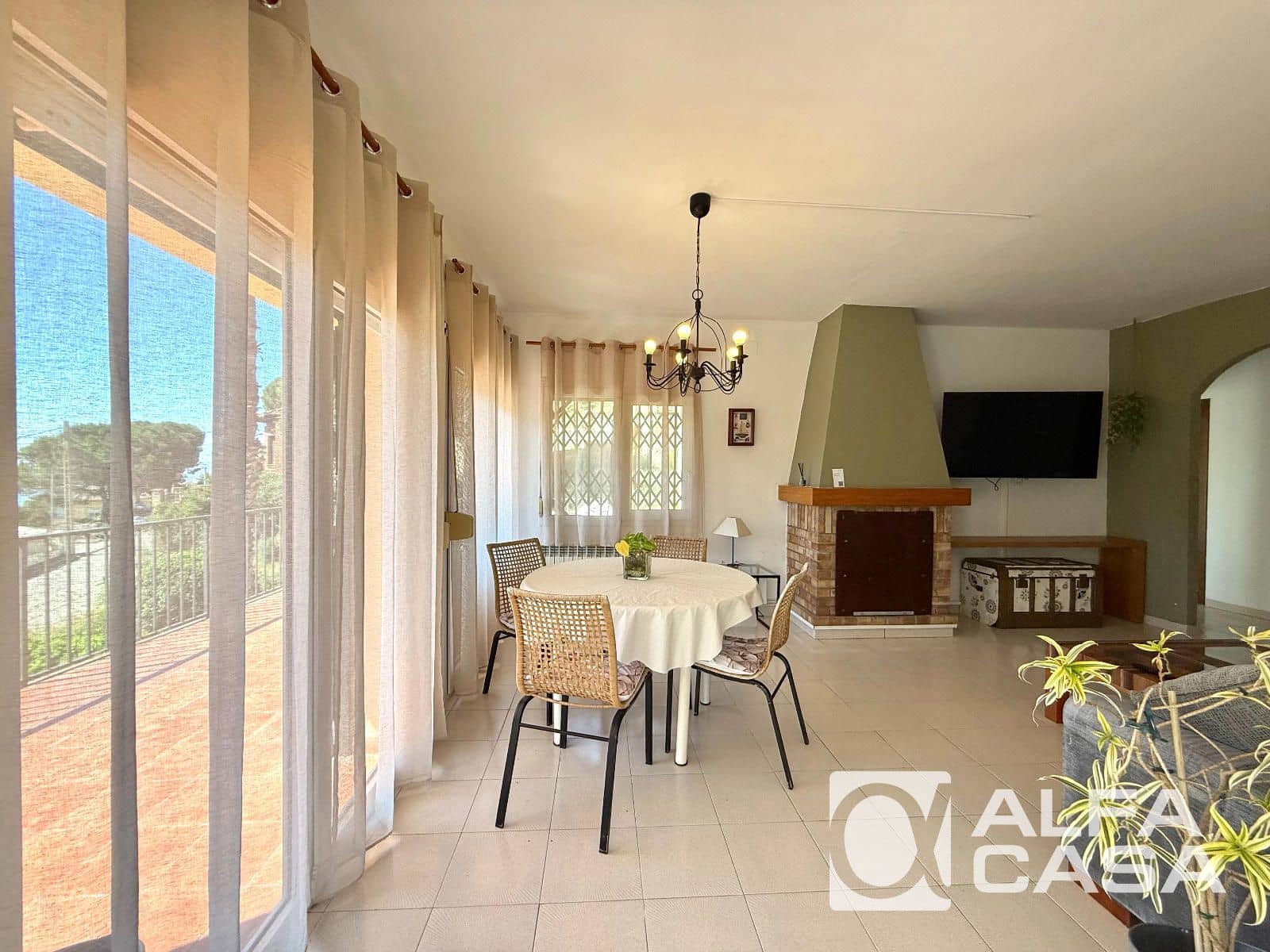 6 bedroom Villa for sale in Lloret de Mar with pool garage - € 490,000 (Ref: 9926326)