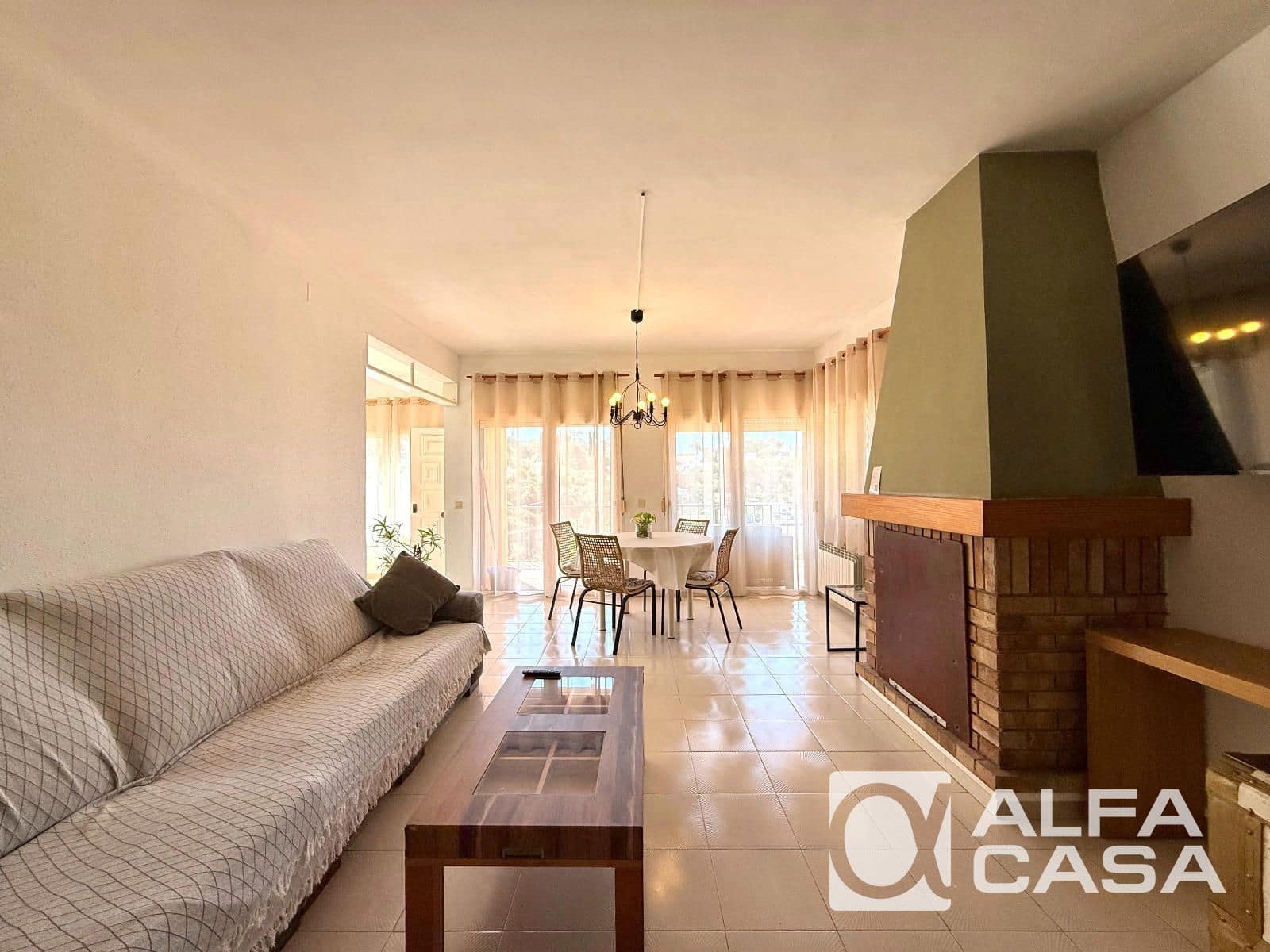 6 bedroom Villa for sale in Lloret de Mar with pool garage - € 490,000 (Ref: 9926326)