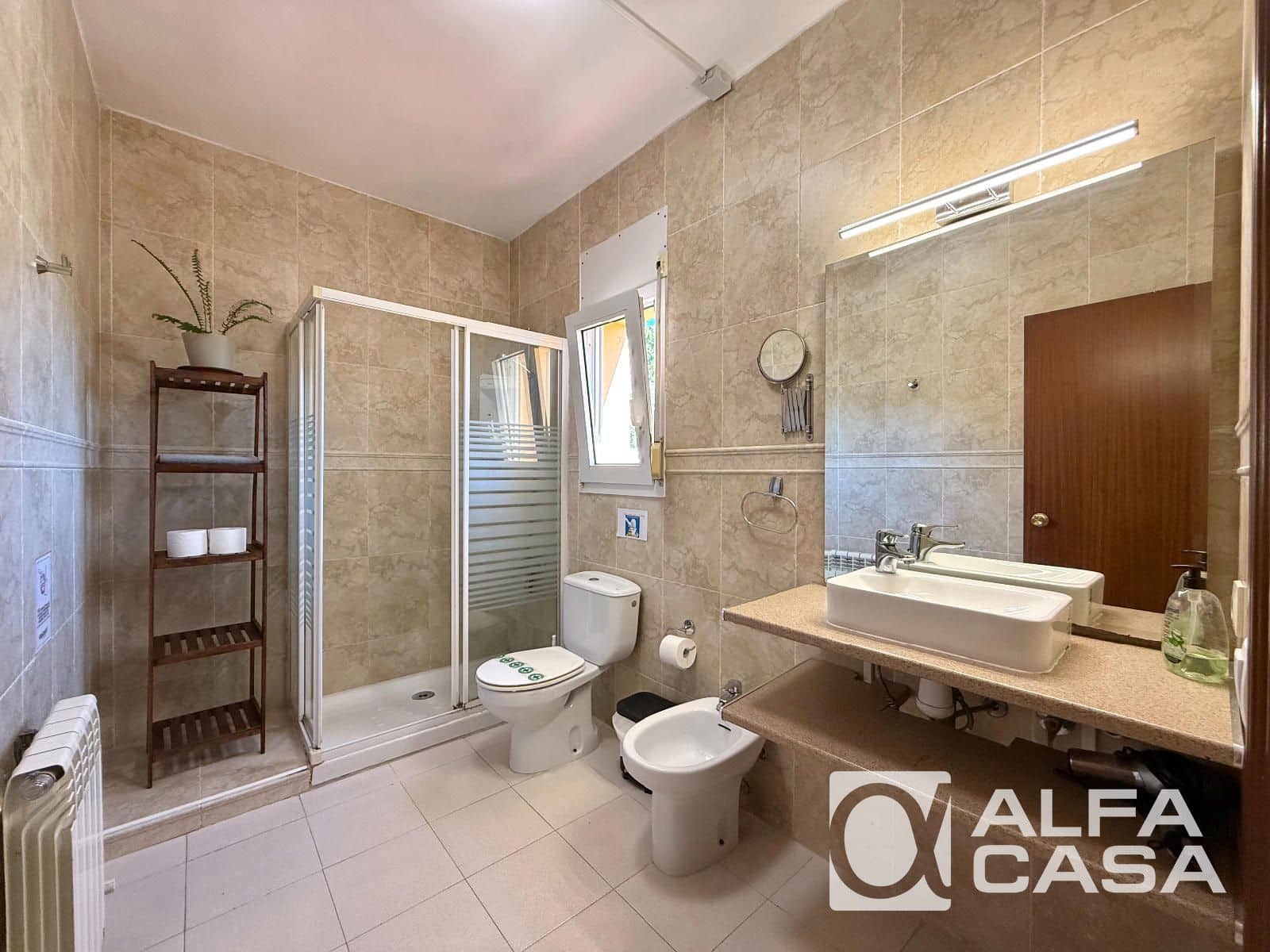 6 bedroom Villa for sale in Lloret de Mar with pool garage - € 490,000 (Ref: 9926326)