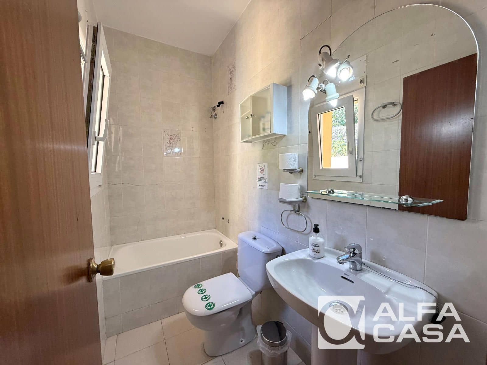 6 bedroom Villa for sale in Lloret de Mar with pool garage - € 490,000 (Ref: 9926326)