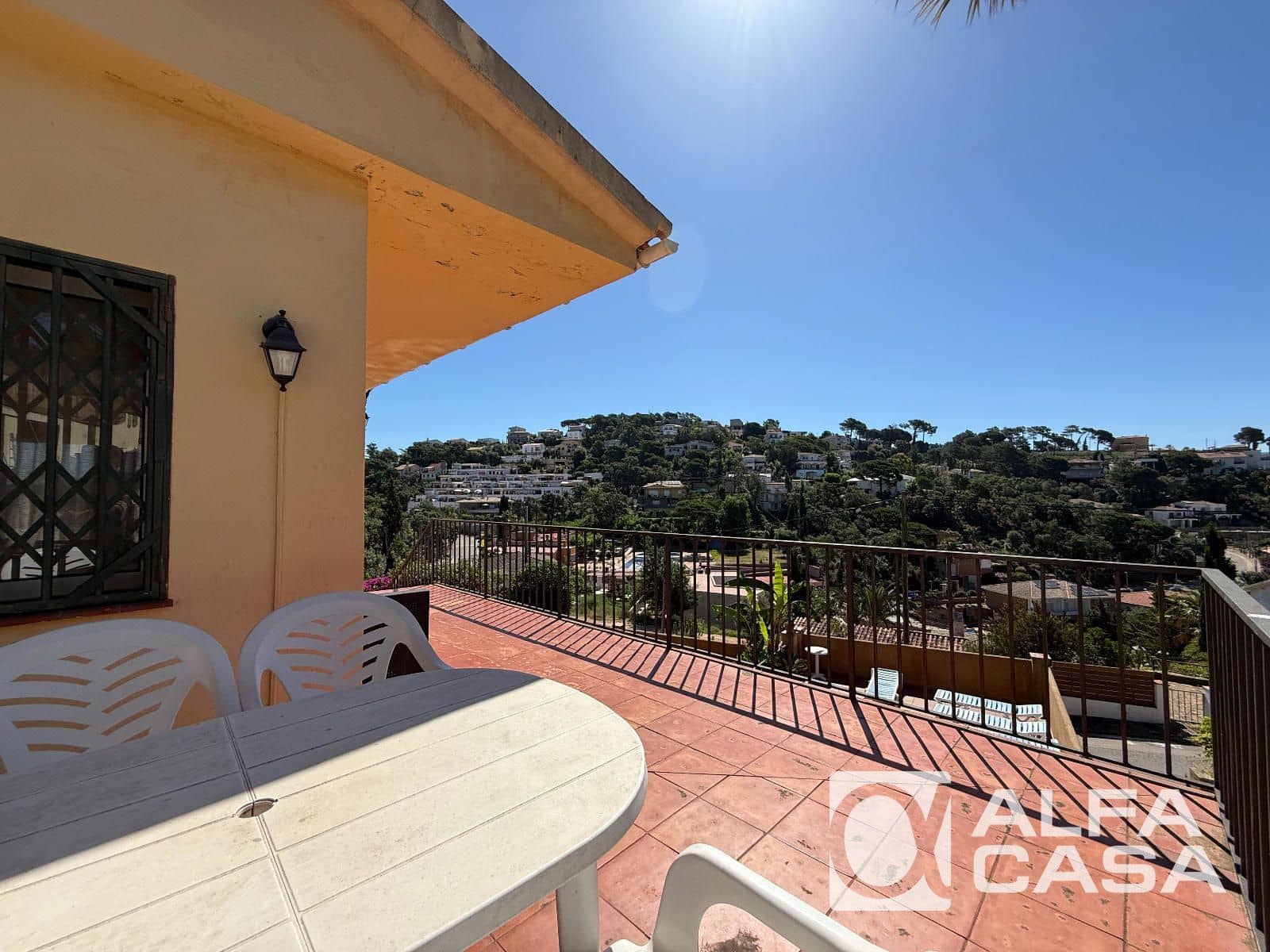 6 bedroom Villa for sale in Lloret de Mar with pool garage - € 490,000 (Ref: 9926326)