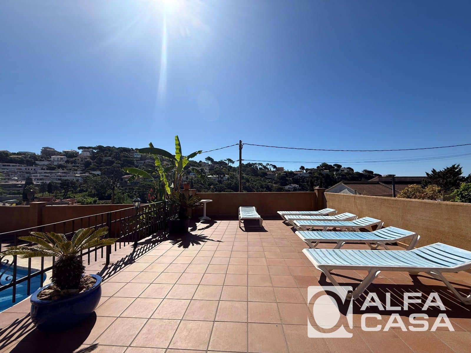 6 bedroom Villa for sale in Lloret de Mar with pool garage - € 490,000 (Ref: 9926326)