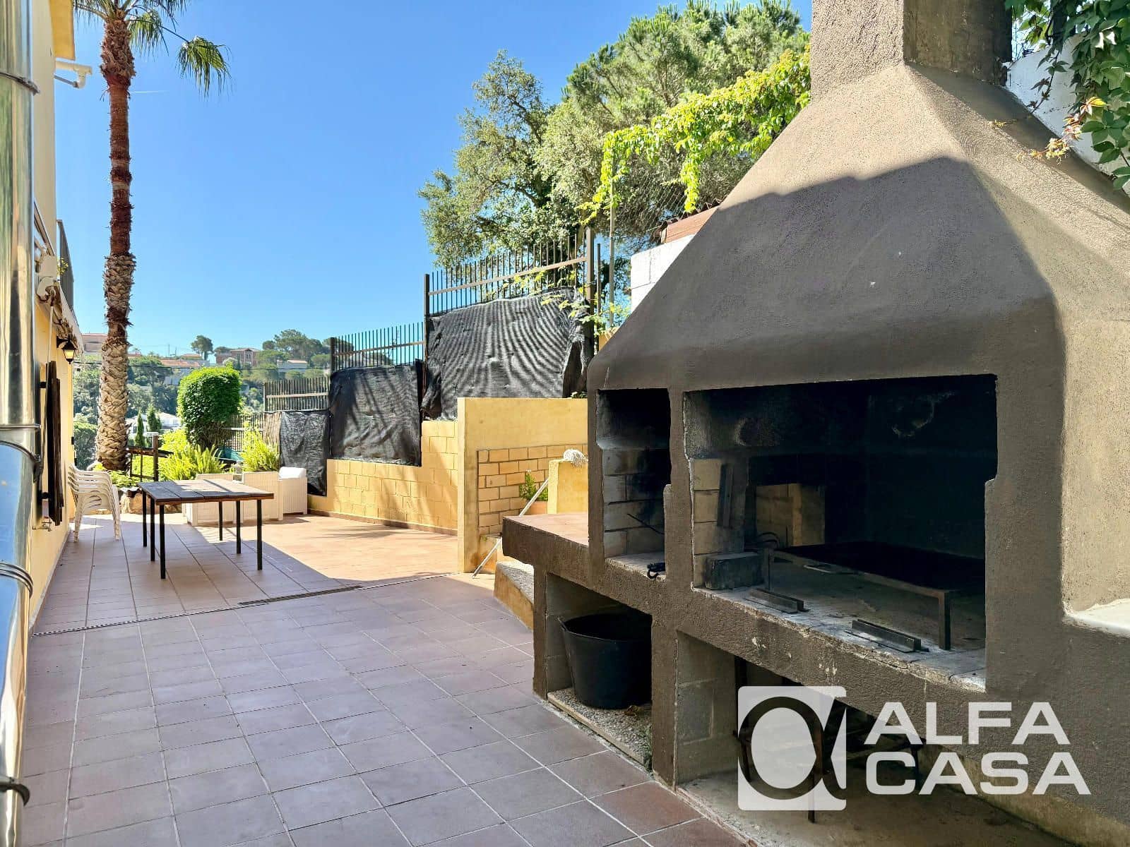 6 bedroom Villa for sale in Lloret de Mar with pool garage - € 490,000 (Ref: 9926326)