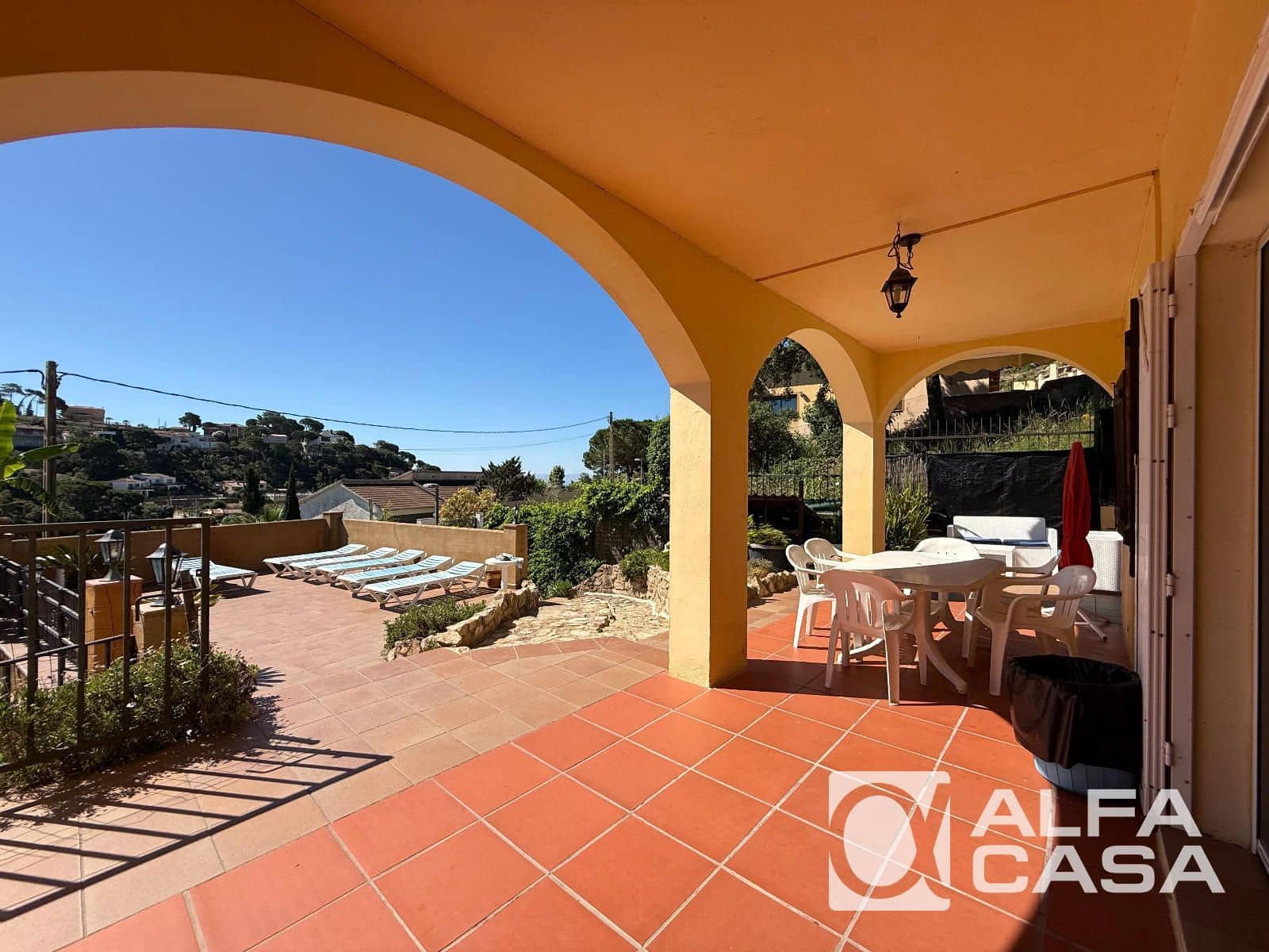 6 bedroom Villa for sale in Lloret de Mar with pool garage - € 490,000 (Ref: 9926326)