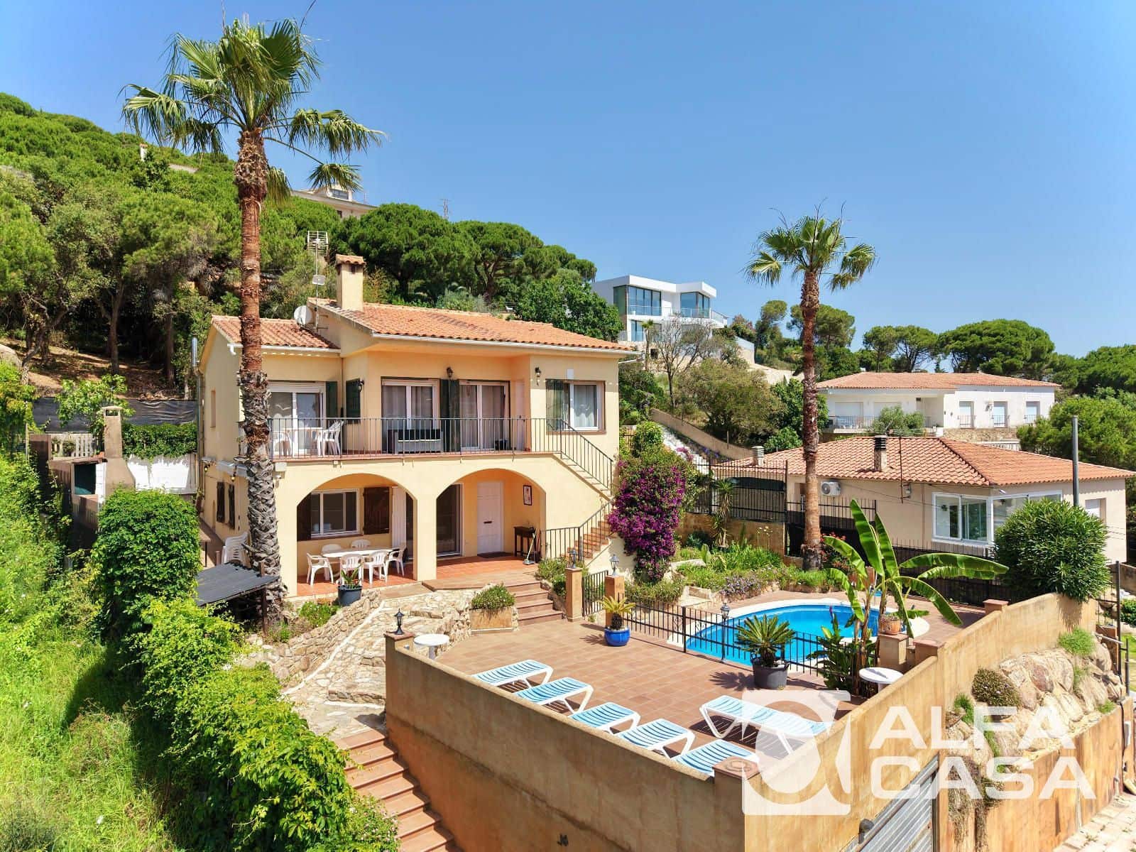 6 bedroom Villa for sale in Lloret de Mar with pool garage - € 490,000 (Ref: 9926326)