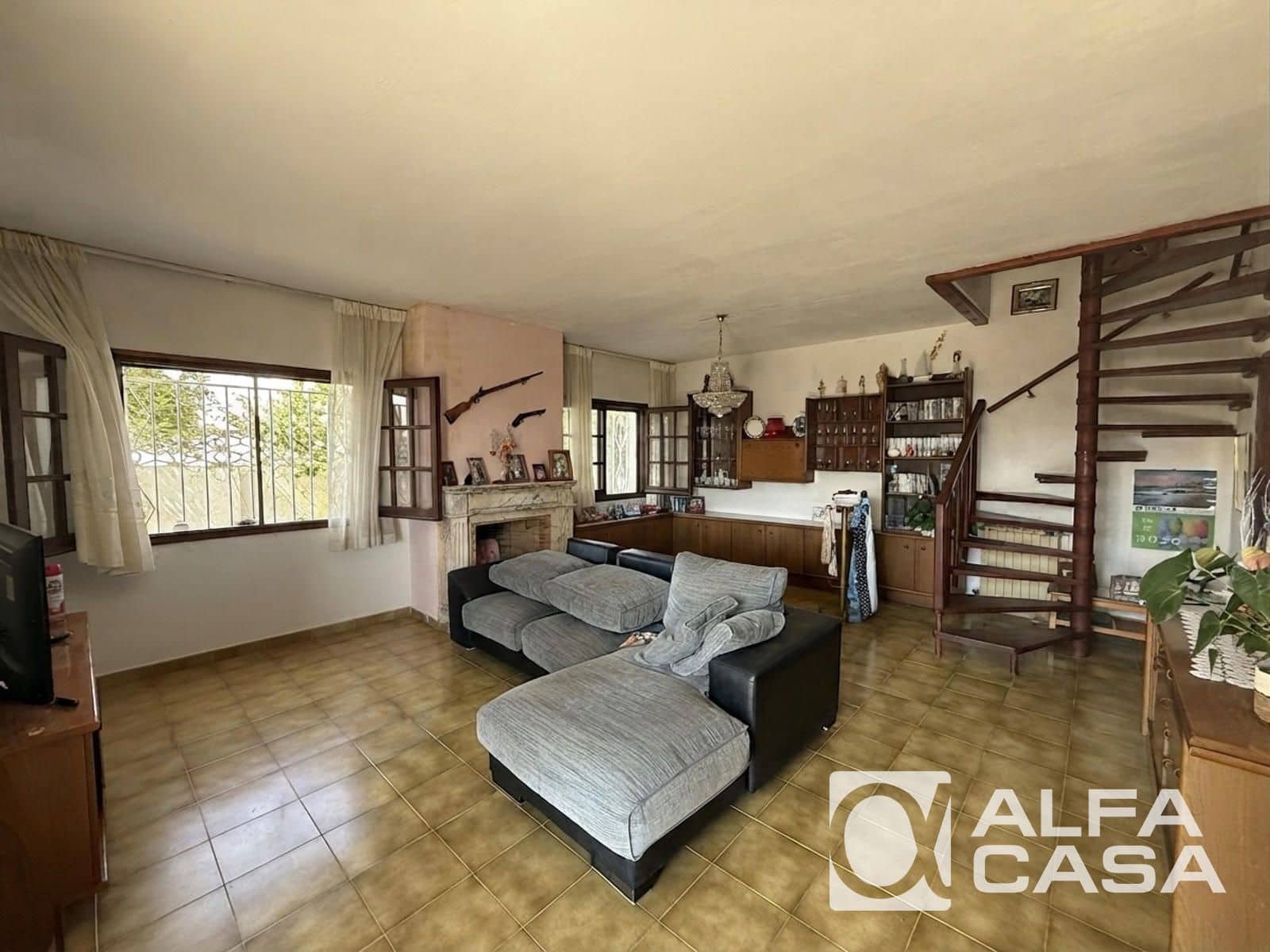 5 bedroom Villa for sale in Lloret de Mar with garage - € 455,000 (Ref: 9958783)
