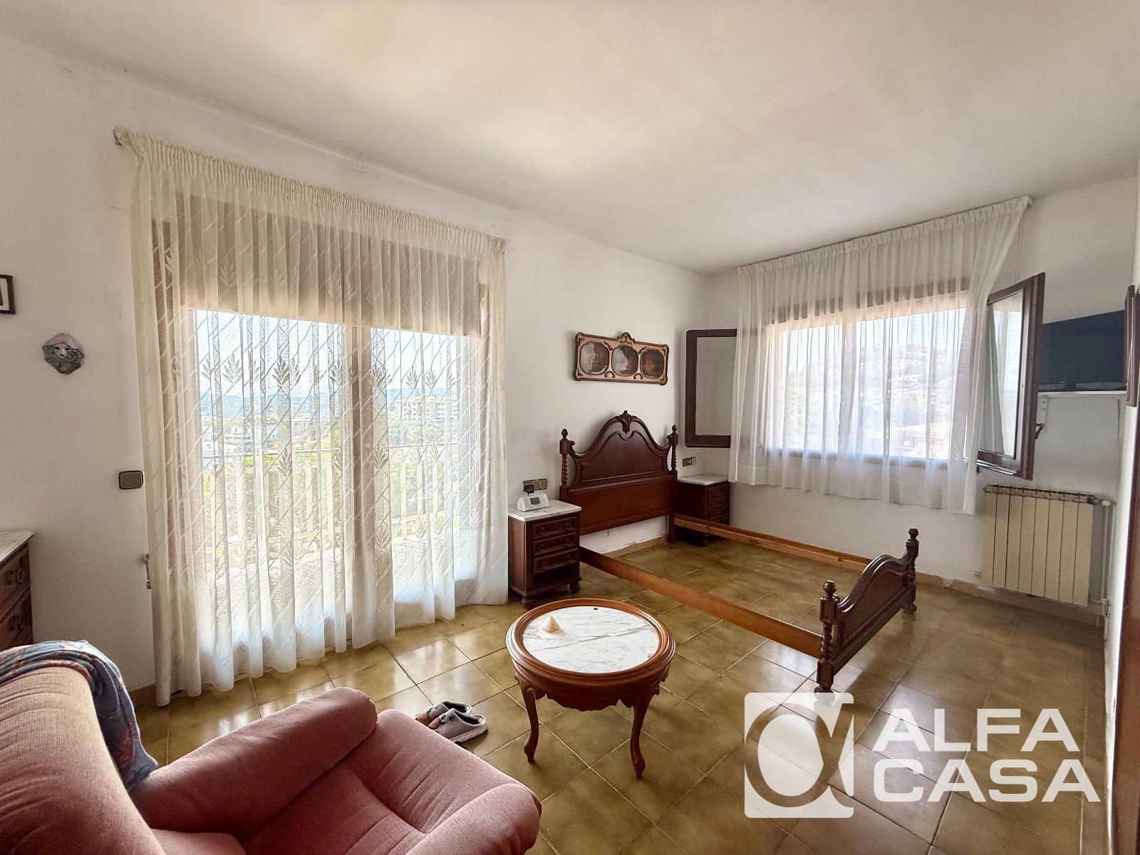 5 bedroom Villa for sale in Lloret de Mar with garage - € 455,000 (Ref: 9958783)