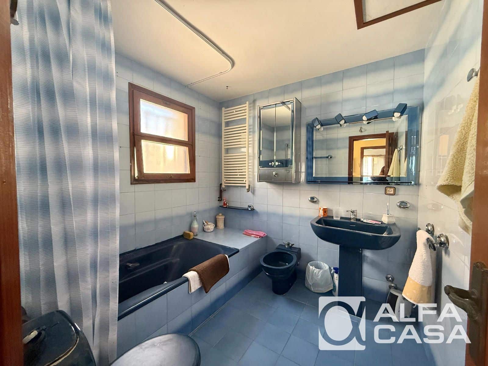 5 bedroom Villa for sale in Lloret de Mar with garage - € 455,000 (Ref: 9958783)