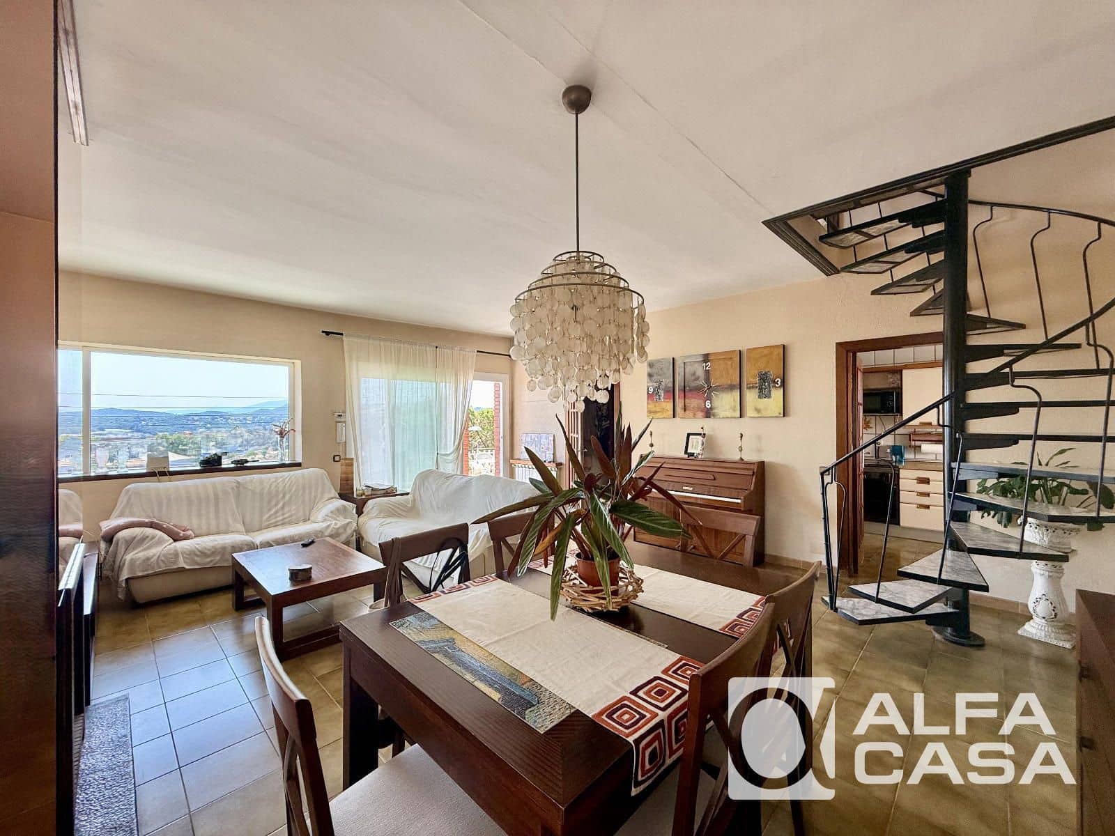 5 bedroom Villa for sale in Lloret de Mar with garage - € 455,000 (Ref: 9958783)