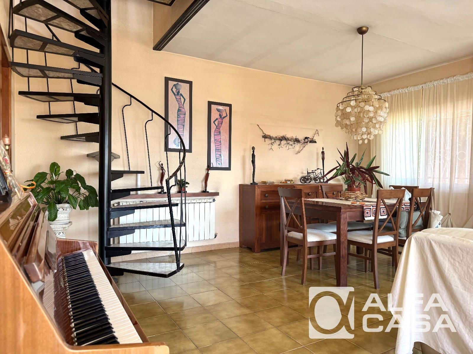 5 bedroom Villa for sale in Lloret de Mar with garage - € 455,000 (Ref: 9958783)