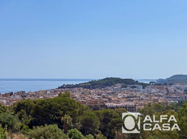 5 slaapkamer Villa te koop in Lloret de Mar met garage - € 455.000 (Ref: 9958783)