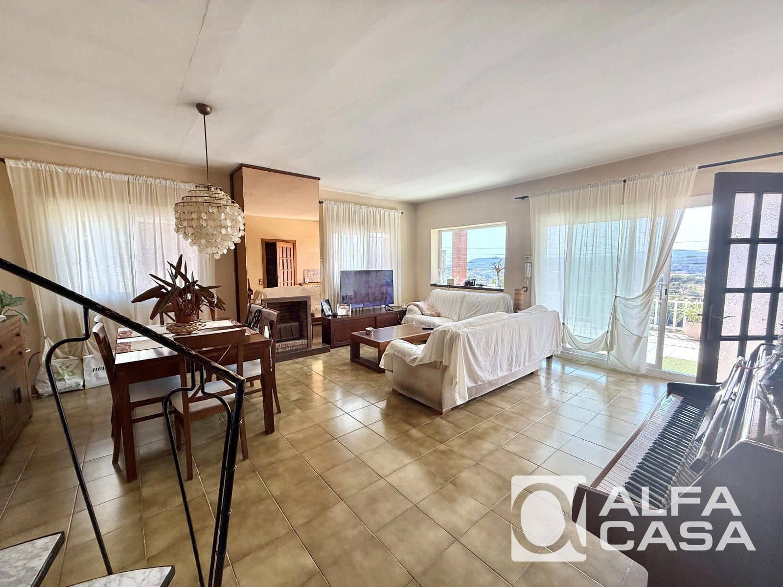 5 bedroom Villa for sale in Lloret de Mar with garage - € 455,000 (Ref: 9958783)