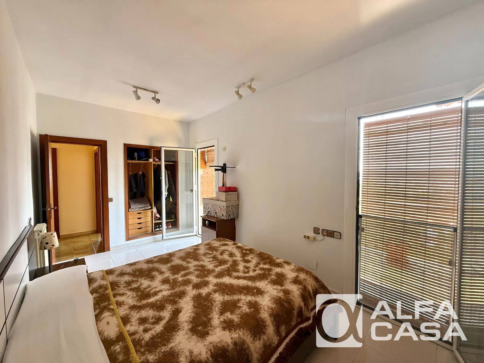 5 bedroom Villa for sale in Lloret de Mar with garage - € 455,000 (Ref: 9958783)