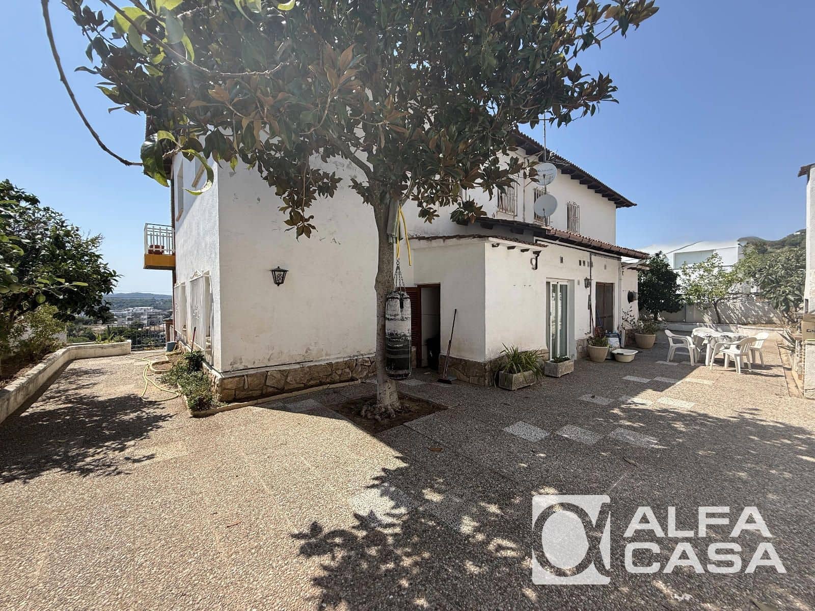 5 bedroom Villa for sale in Lloret de Mar with garage - € 455,000 (Ref: 9958783)