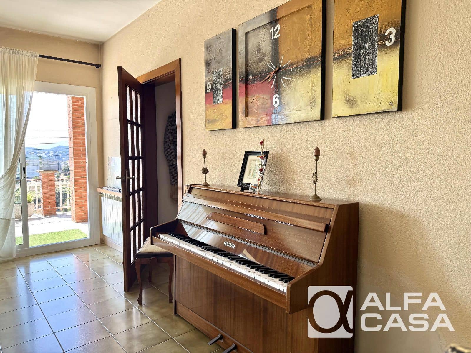 5 bedroom Villa for sale in Lloret de Mar with garage - € 455,000 (Ref: 9958783)