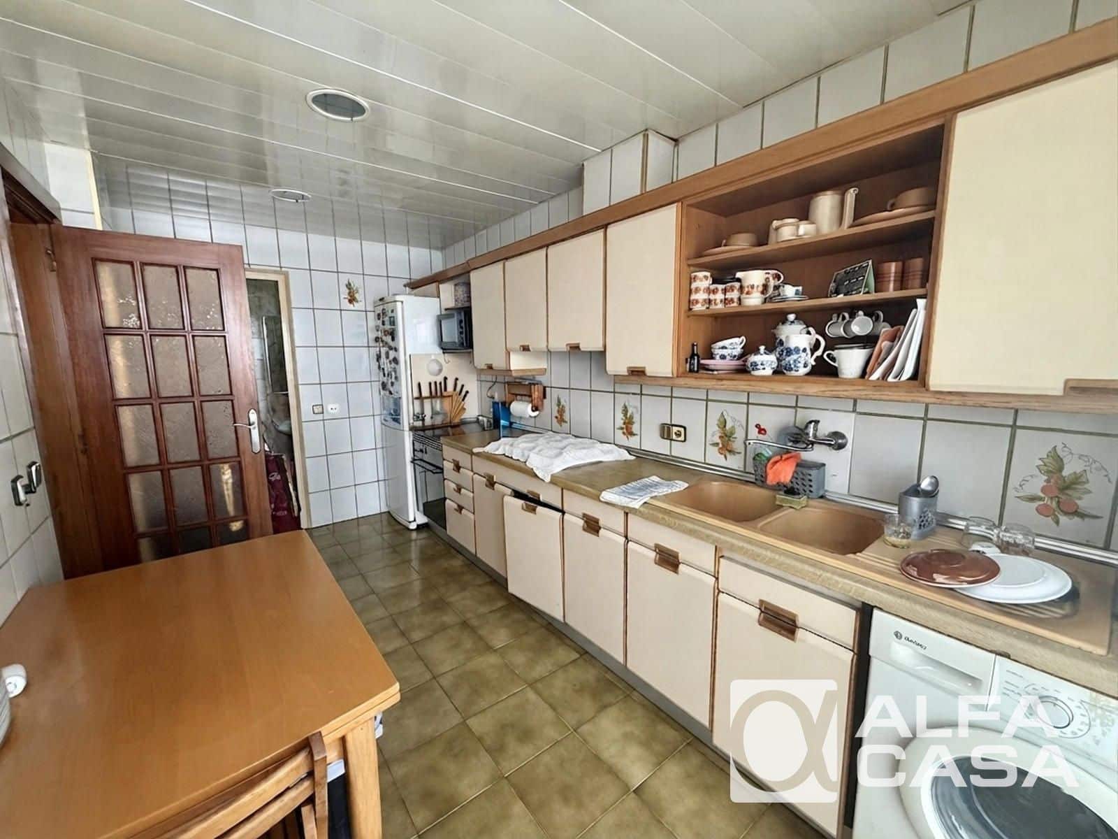 5 bedroom Villa for sale in Lloret de Mar with garage - € 455,000 (Ref: 9958783)