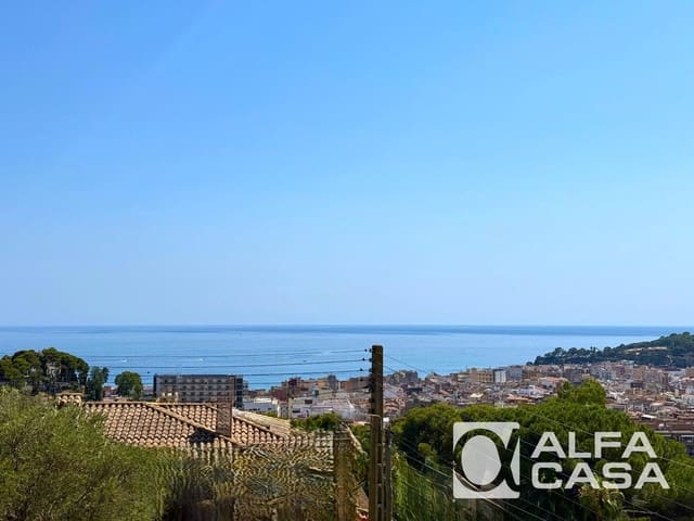 5 slaapkamer Villa te koop in Lloret de Mar met garage - € 455.000 (Ref: 9958783)