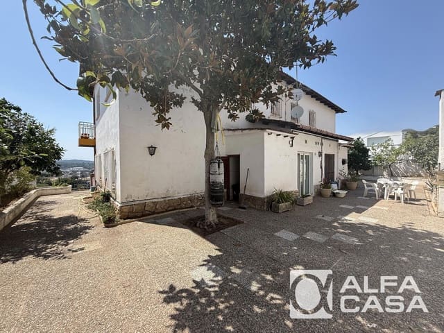 5 slaapkamer Villa te koop in Lloret de Mar met garage - € 455.000 (Ref: 9958783)