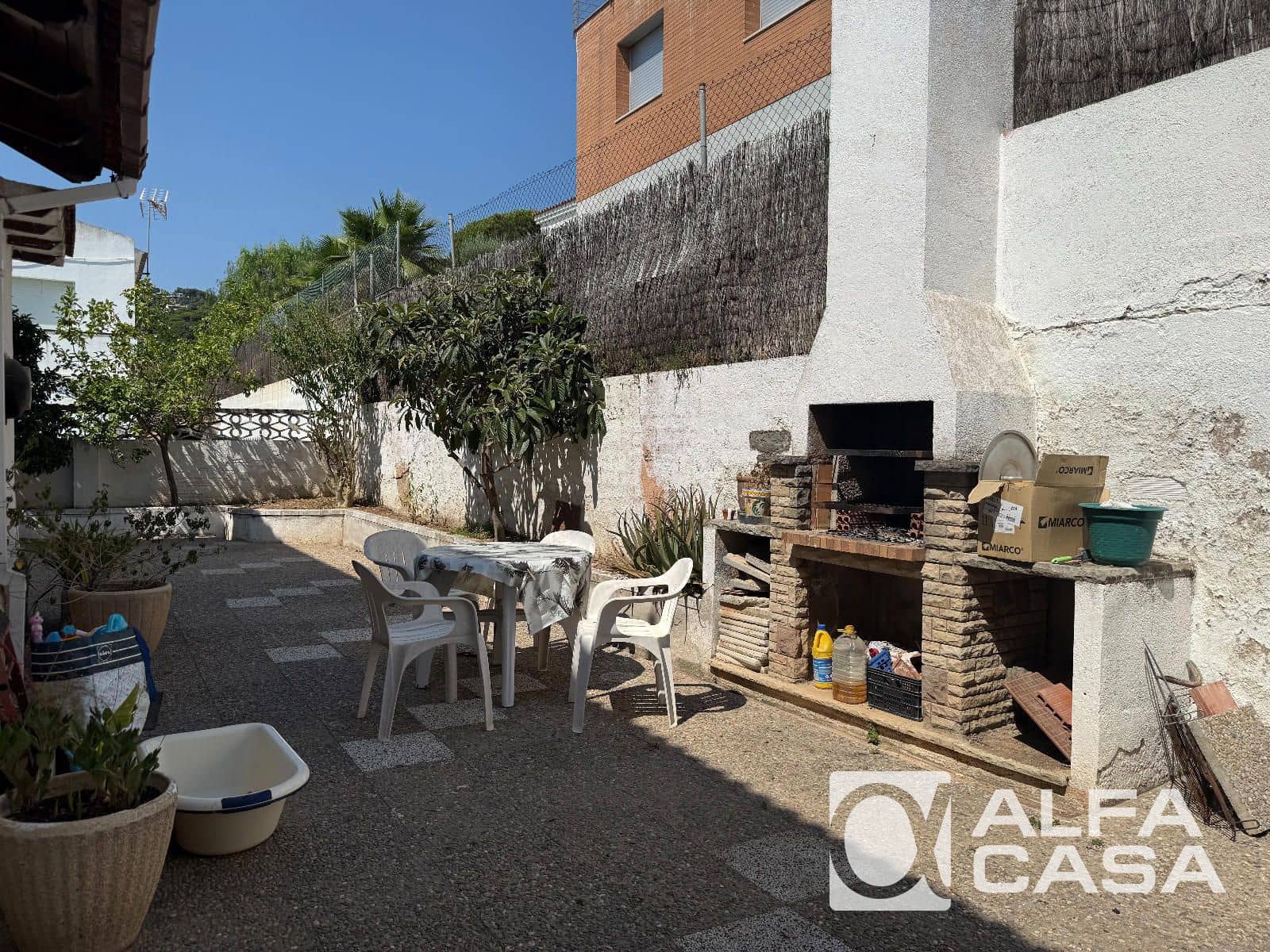 5 bedroom Villa for sale in Lloret de Mar with garage - € 455,000 (Ref: 9958783)