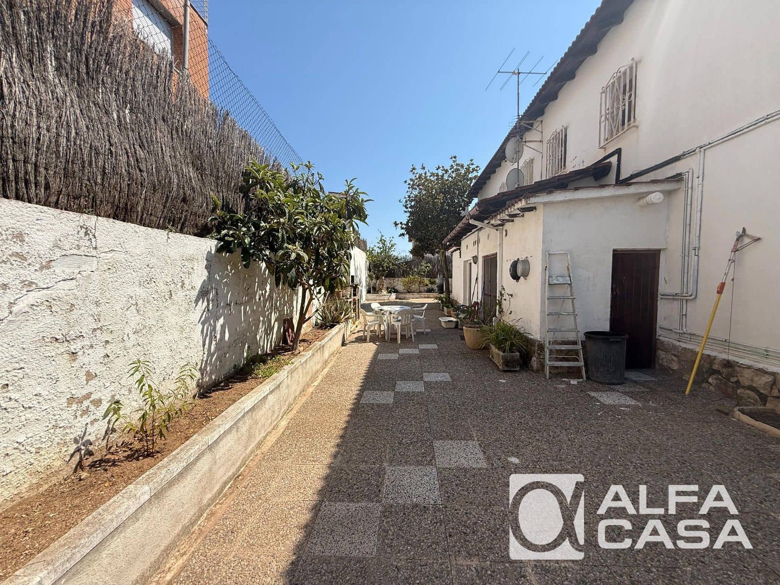 5 bedroom Villa for sale in Lloret de Mar with garage - € 455,000 (Ref: 9958783)