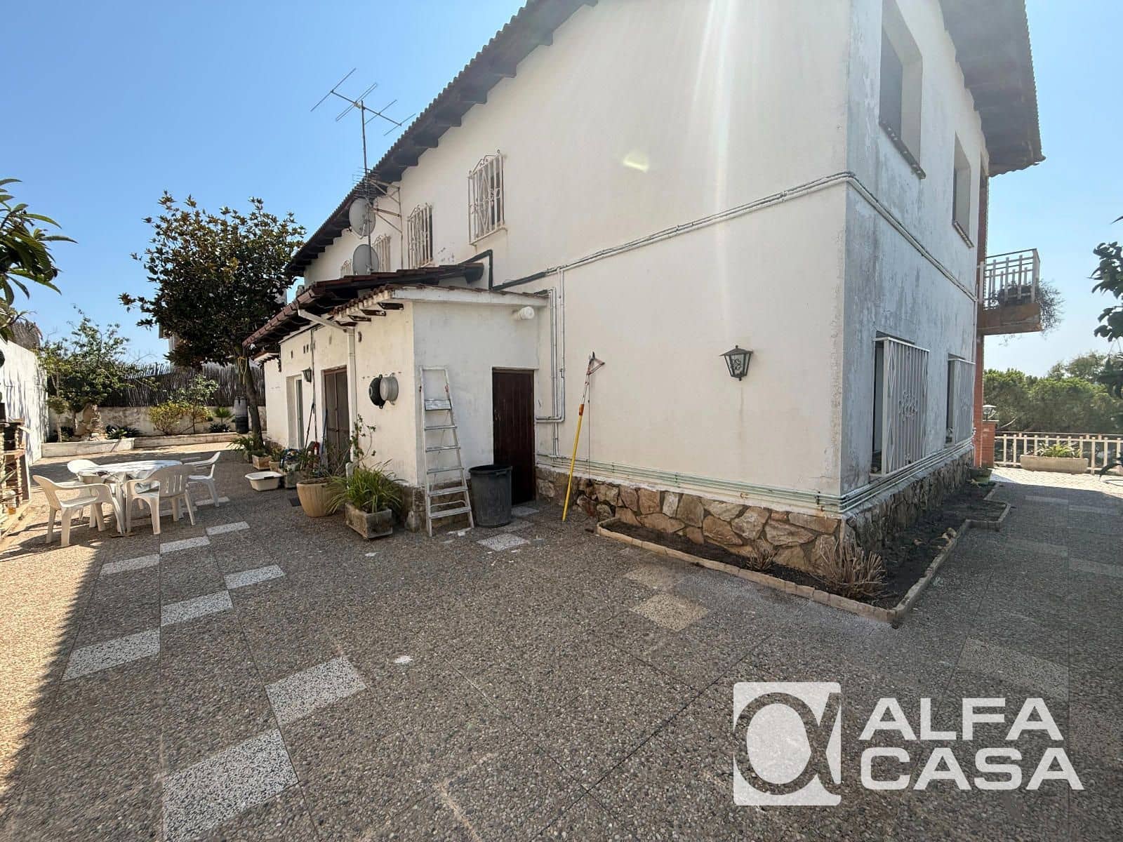 5 bedroom Villa for sale in Lloret de Mar with garage - € 455,000 (Ref: 9958783)