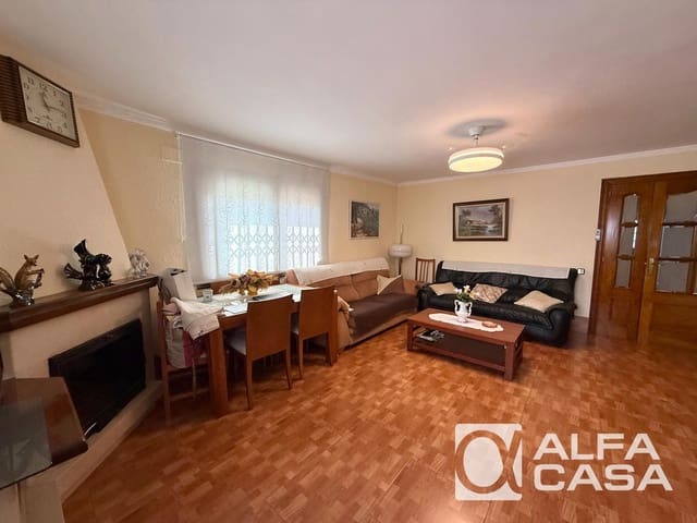 4 slaapkamer Villa te koop in Maçanet de la Selva met garage - € 330.000 (Ref: 9961228)