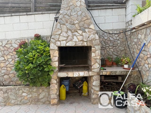 4 slaapkamer Villa te koop in Maçanet de la Selva met garage - € 330.000 (Ref: 9961228)