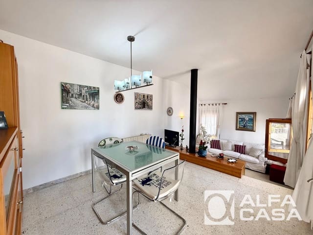 4 slaapkamer Villa te koop in Vidreres met garage - € 360.000 (Ref: 9989307)