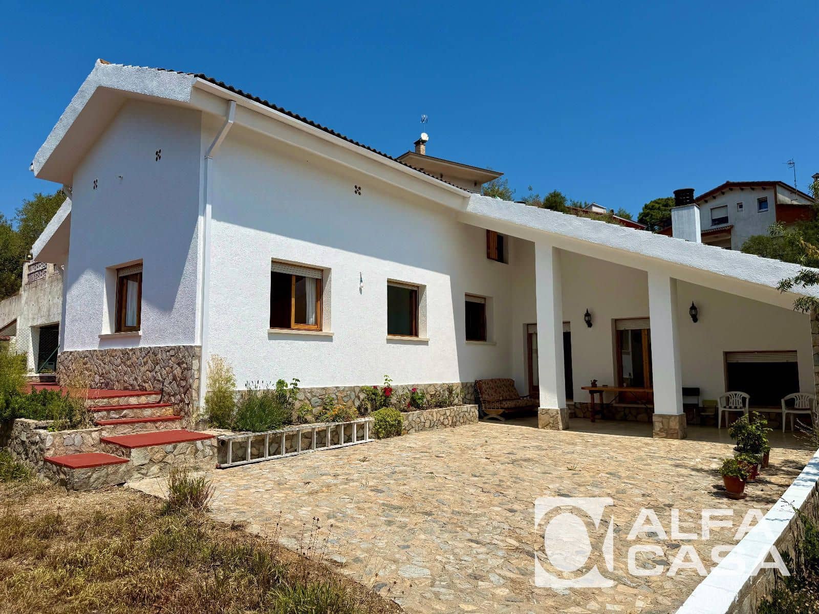 4 slaapkamer Villa te koop in Vidreres met garage - € 360.000 (Ref: 9989307)
