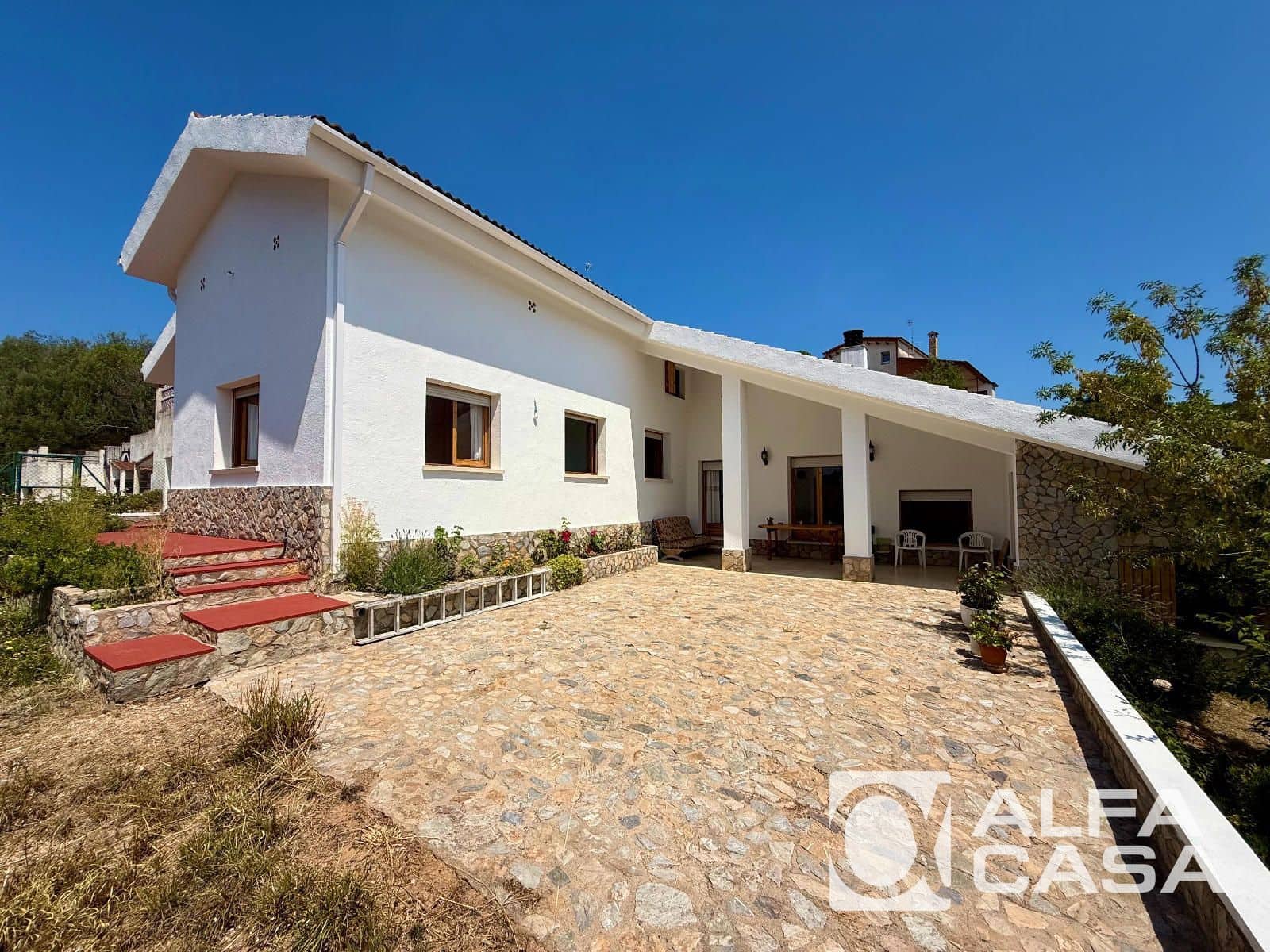 4 slaapkamer Villa te koop in Vidreres met garage - € 360.000 (Ref: 9989307)